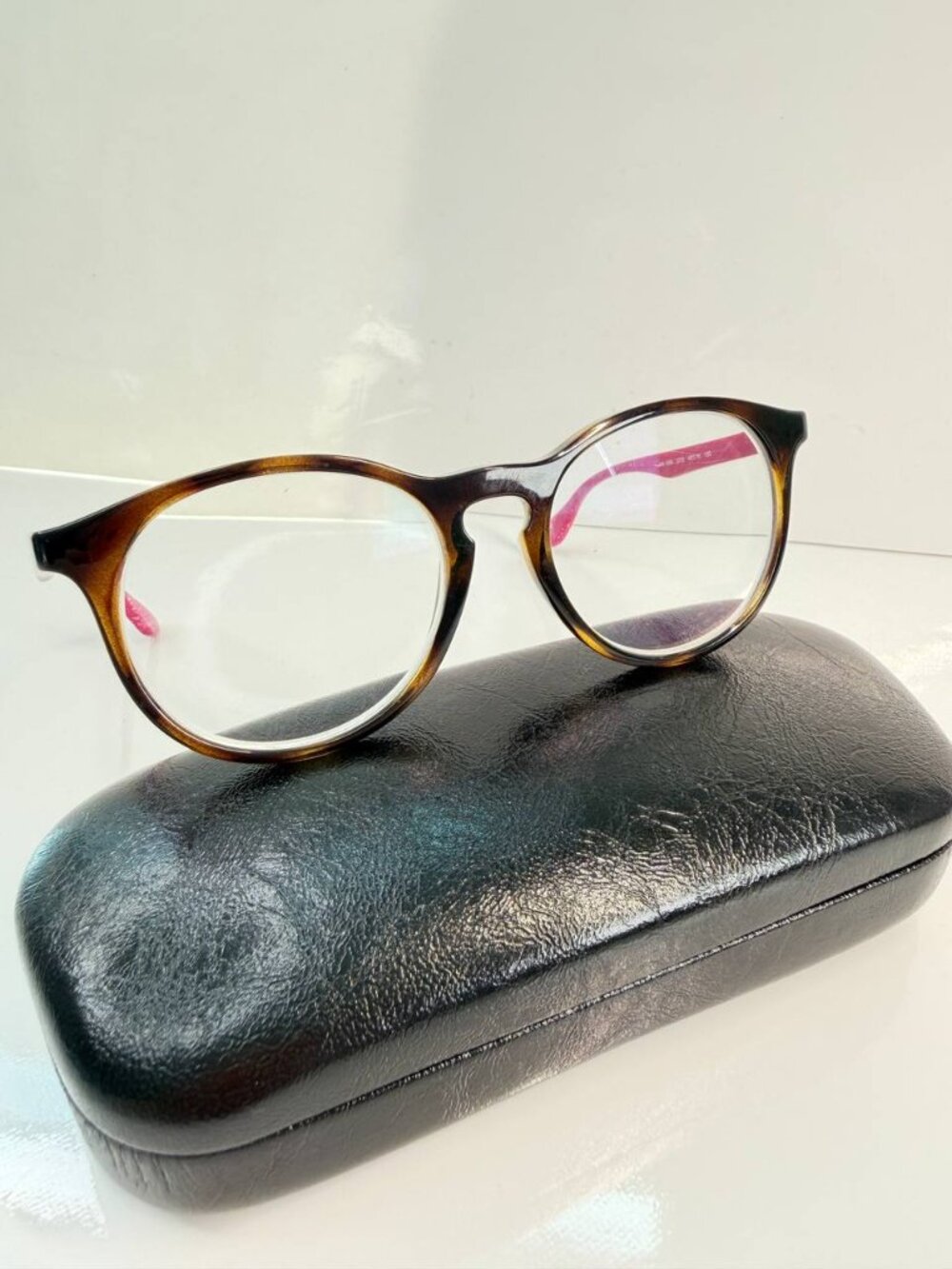 Ray-Ban RB1554 Eyeglasses – Tortoise & Pink